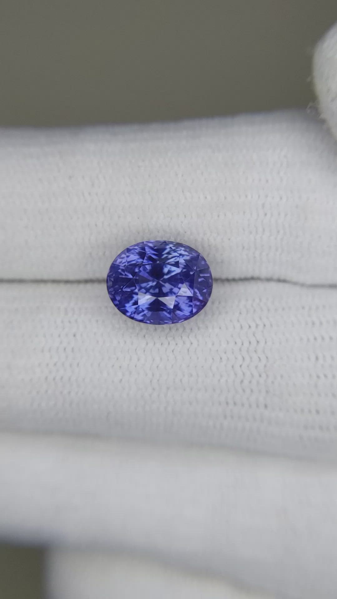 4.15 Ct. Blue Sapphire from Ceylon (Sri Lanka) Size Video