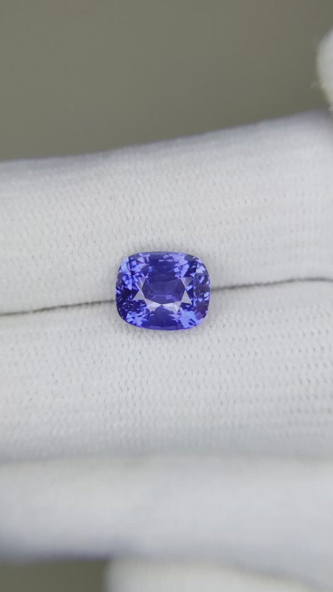 3.04 Ct. Blue Sapphire from Ceylon (Sri Lanka) Size Video
