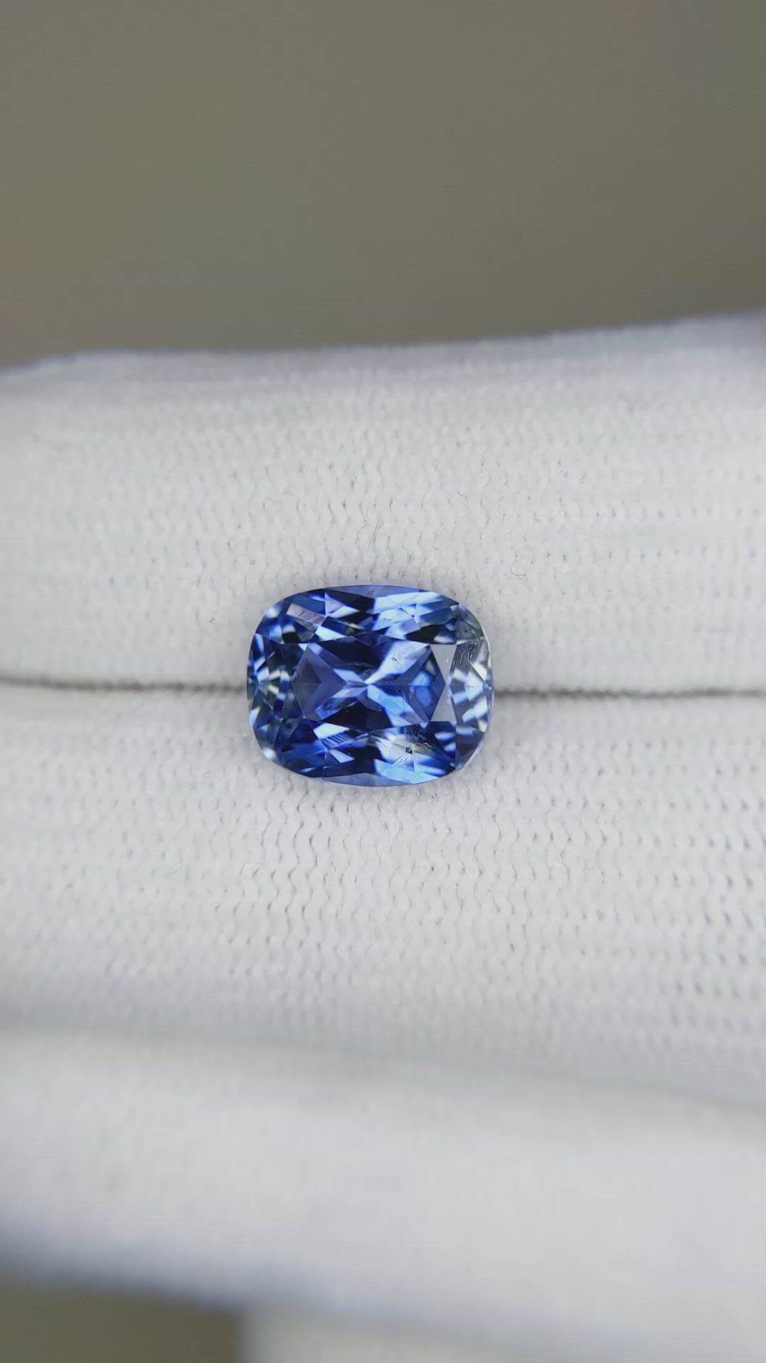 3.81 Ct. Bi Color Sapphire from Ceylon (Sri Lanka) Size Video