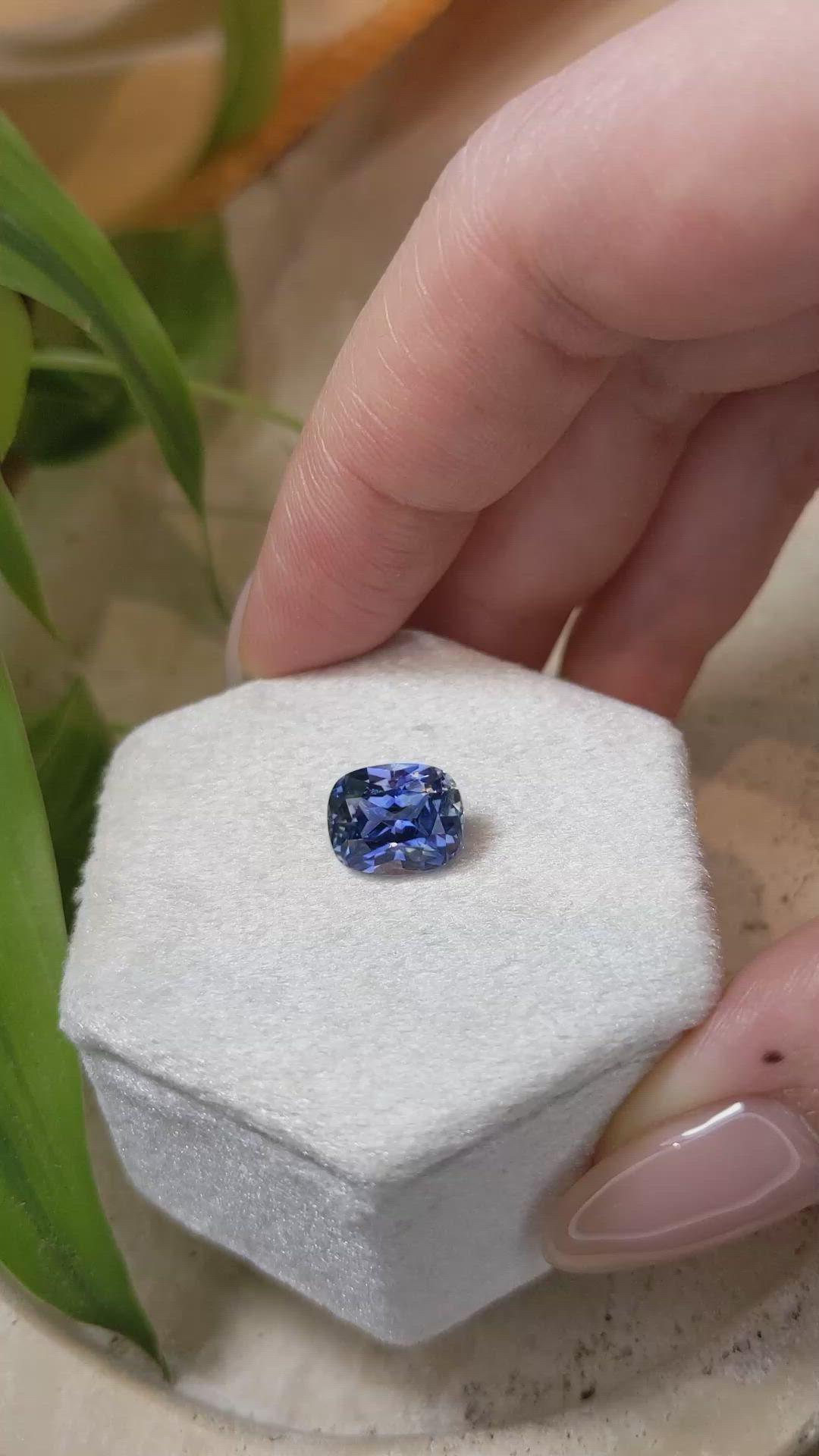 3.81 Ct. Bi Color Sapphire from Ceylon (Sri Lanka) Size Video