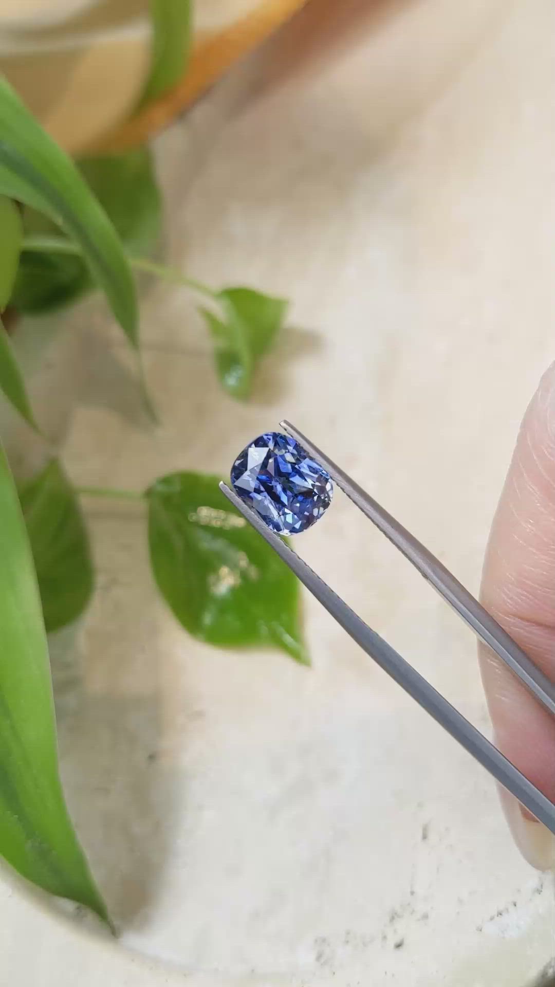 3.81 Ct. Bi Color Sapphire from Ceylon (Sri Lanka) Size Video