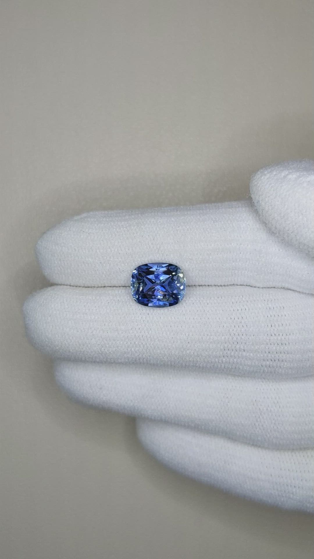 3.81 Ct. Bi Color Sapphire from Ceylon (Sri Lanka) Size Video
