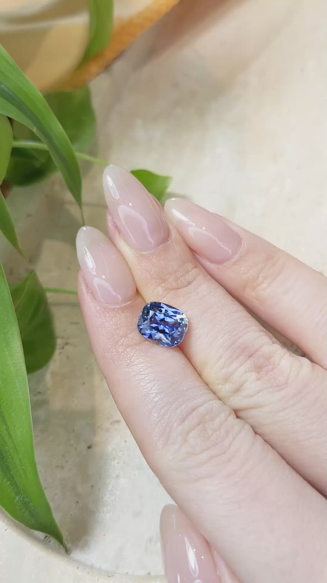 3.81 Ct. Bi Color Sapphire from Ceylon (Sri Lanka) Size Video