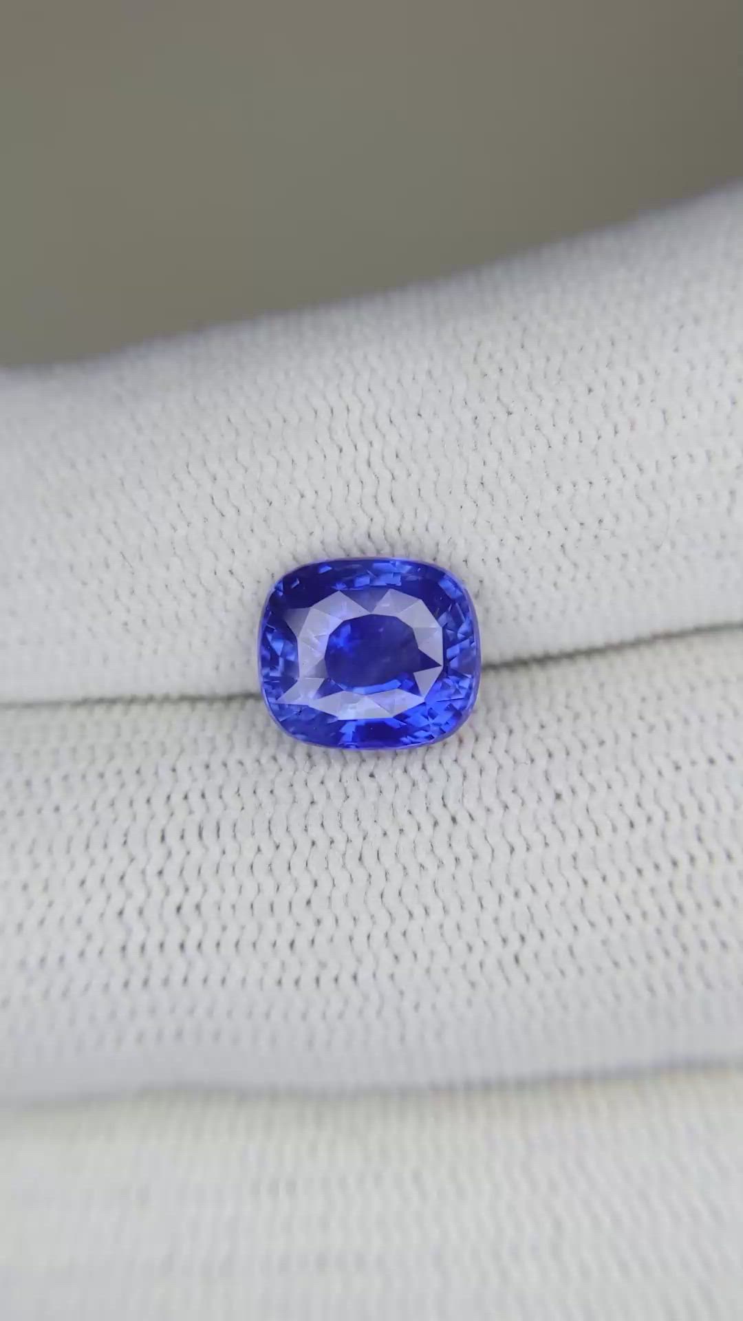 3.59 Ct. Blue Sapphire from Ceylon (Sri Lanka) Size Video