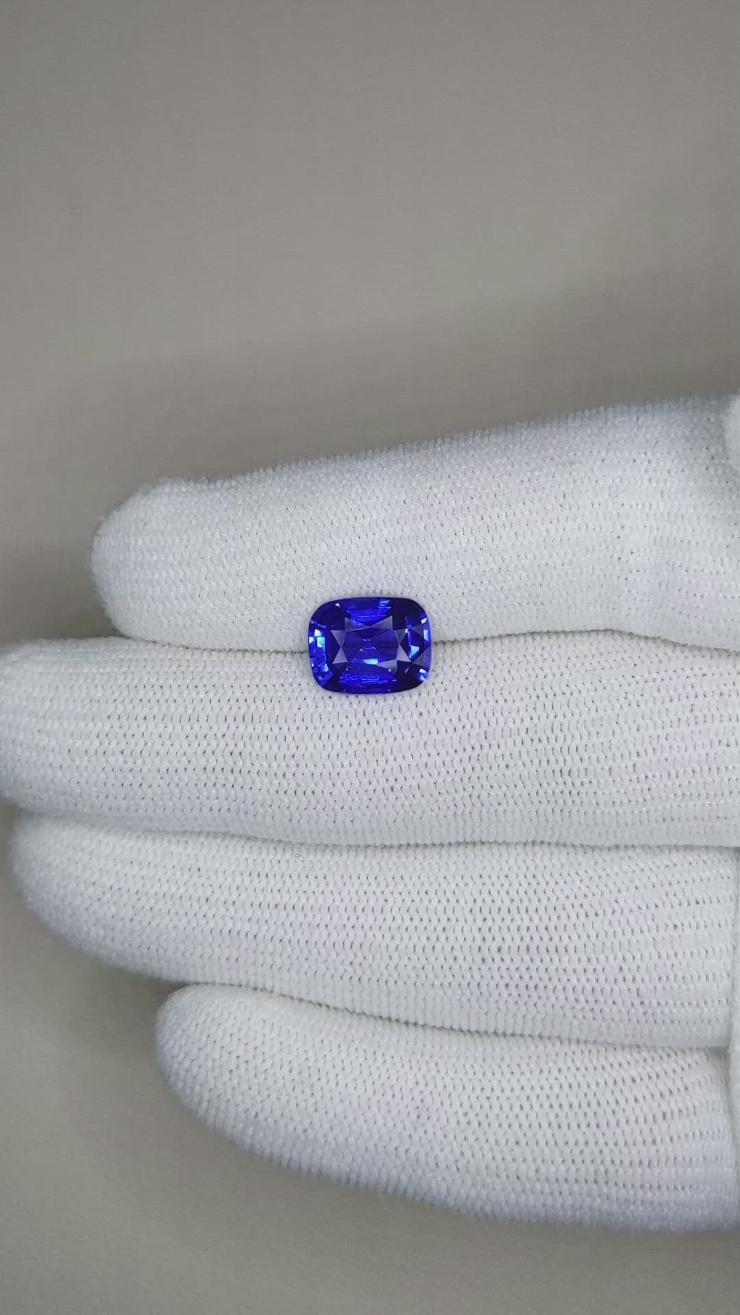 3.59 Ct. Blue Sapphire from Ceylon (Sri Lanka) Size Video