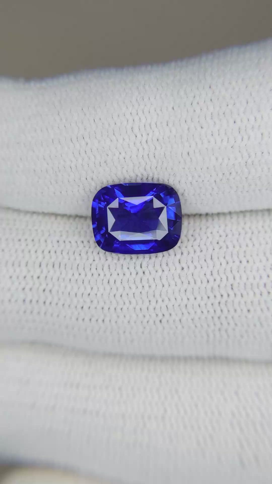 3.59 Ct. Blue Sapphire from Ceylon (Sri Lanka) Size Video