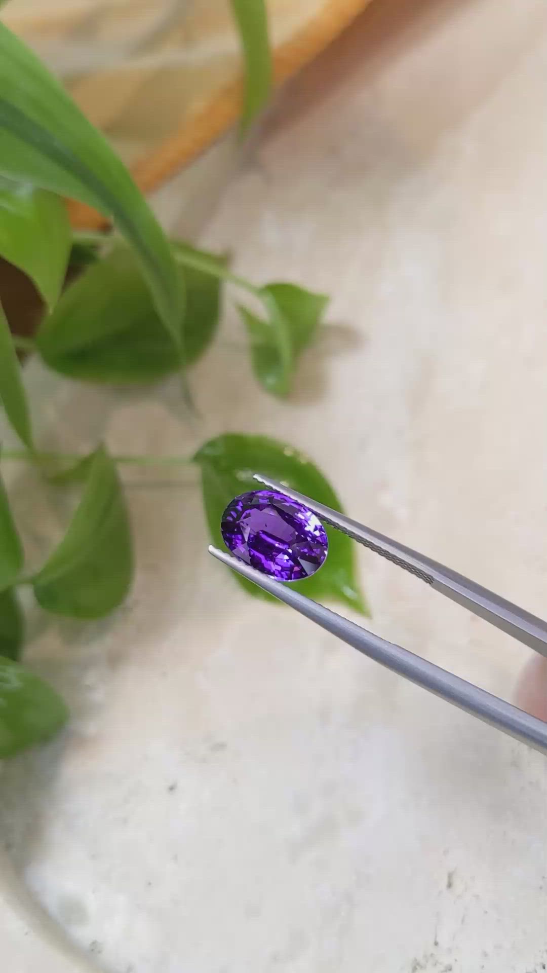 5.00 Ct. Purple Sapphire from Ceylon (Sri Lanka) Size Video