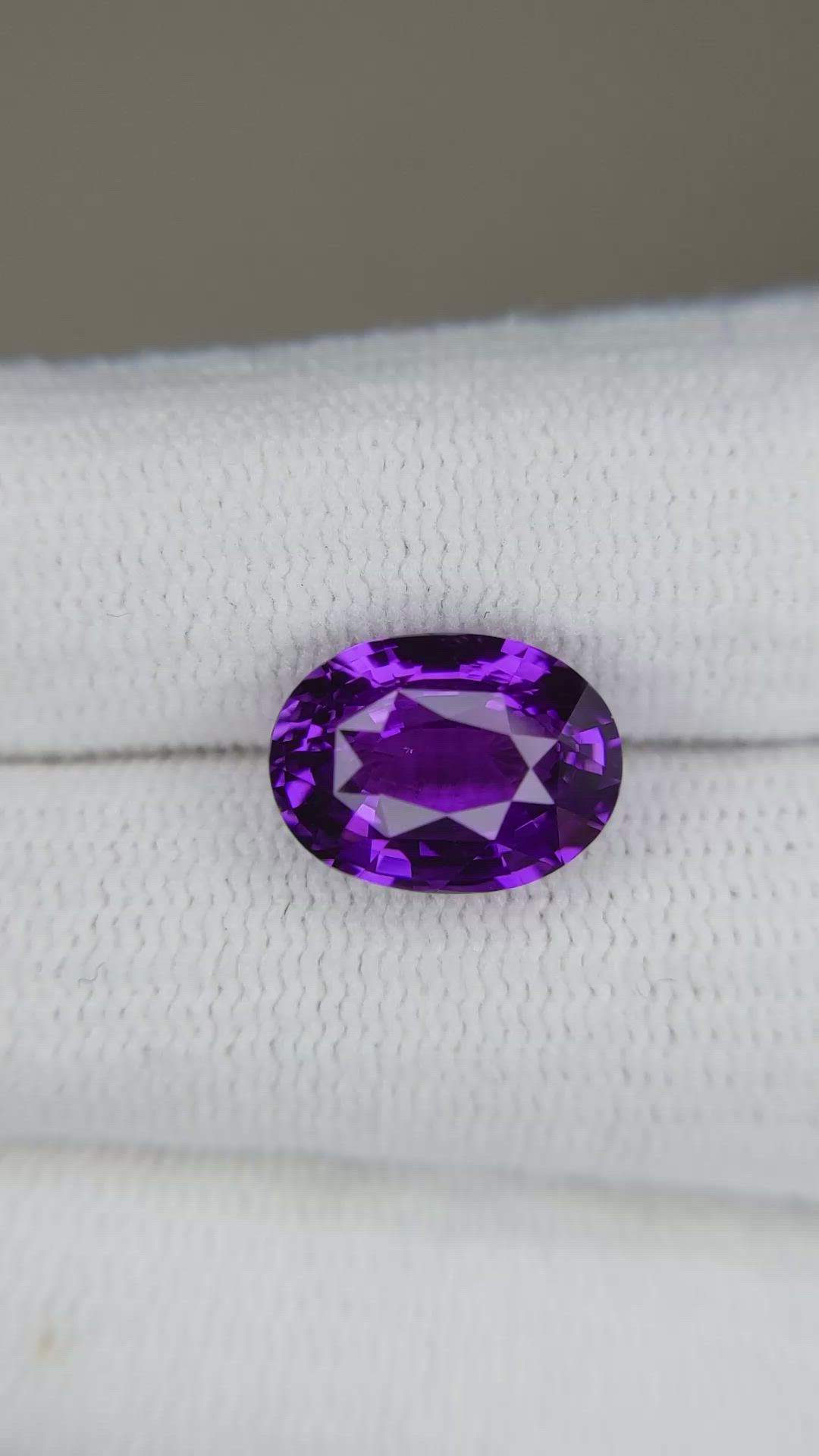 5.00 Ct. Purple Sapphire from Ceylon (Sri Lanka) Size Video