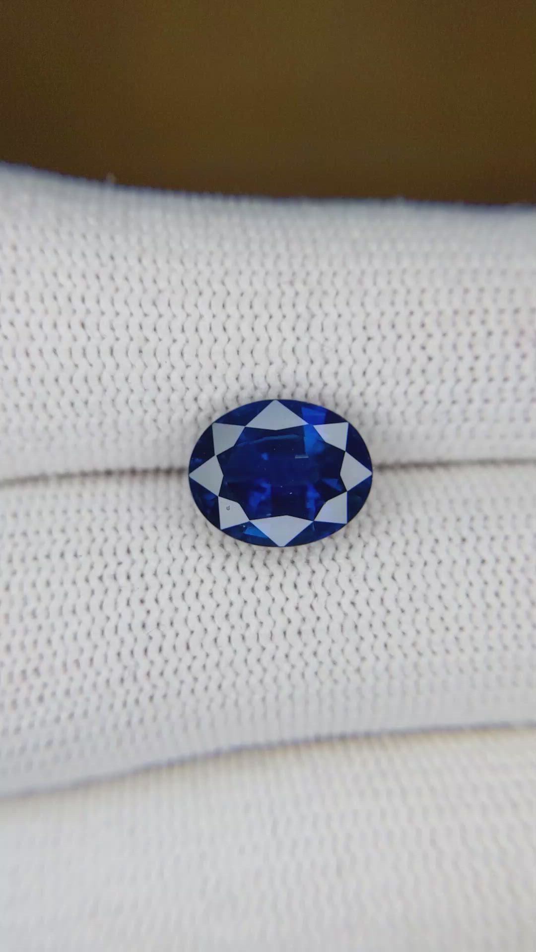 3.82 Ct. Blue Sapphire from Ceylon (Sri Lanka) Size Video