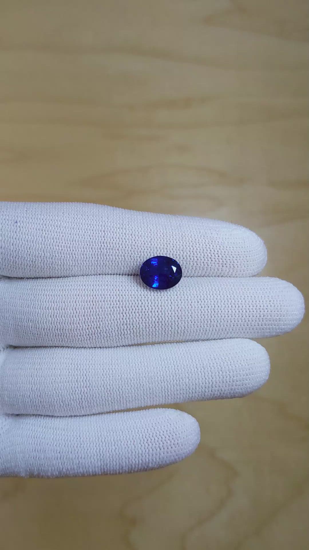 3.82 Ct. Blue Sapphire from Ceylon (Sri Lanka) Size Video