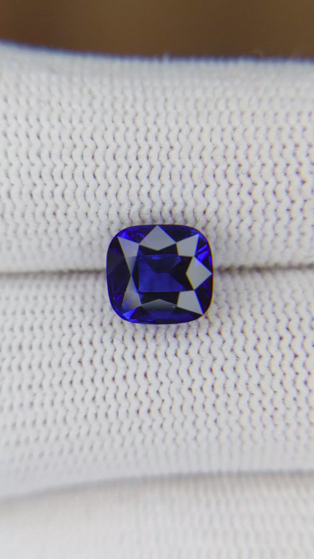 2.62 Ct. Blue Sapphire from Ceylon (Sri Lanka) Size Video