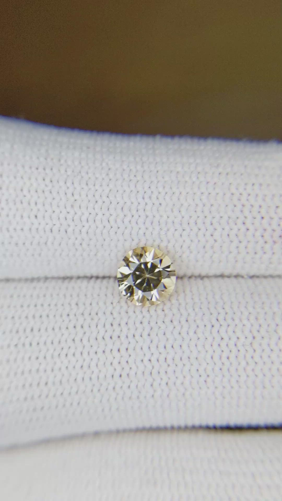 1.00 Ct. Yellow Sapphire from Ceylon (Sri Lanka) Size Video