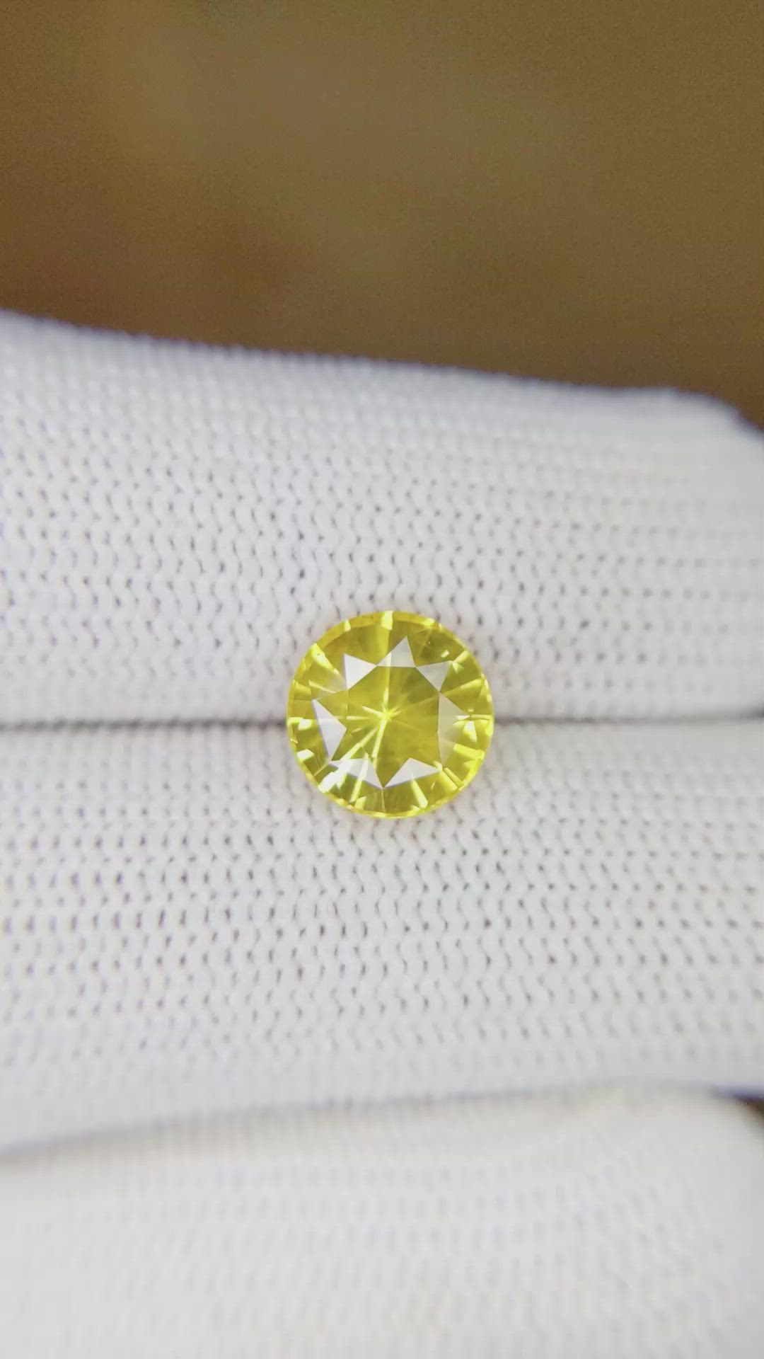 2.73 Ct. Yellow Sapphire from Ceylon (Sri Lanka) Size Video