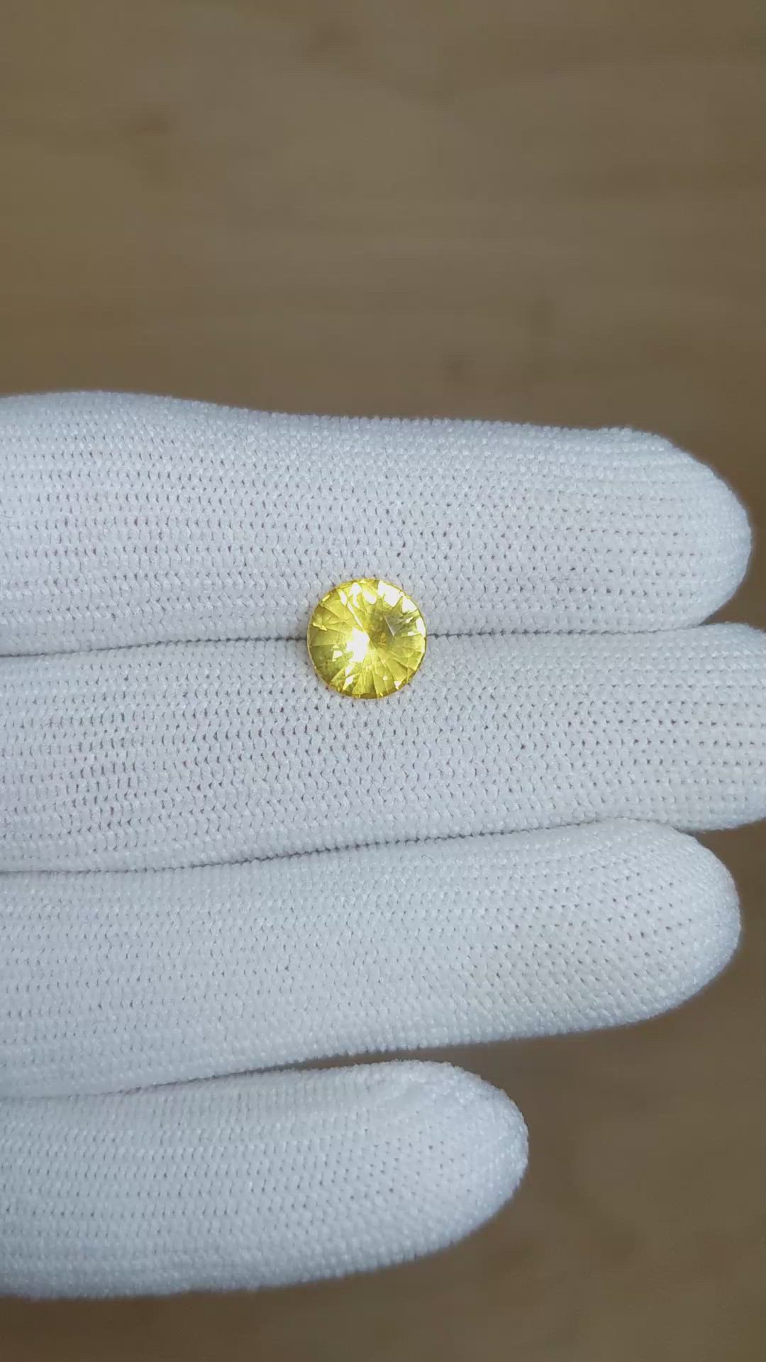 2.73 Ct. Yellow Sapphire from Ceylon (Sri Lanka) Size Video