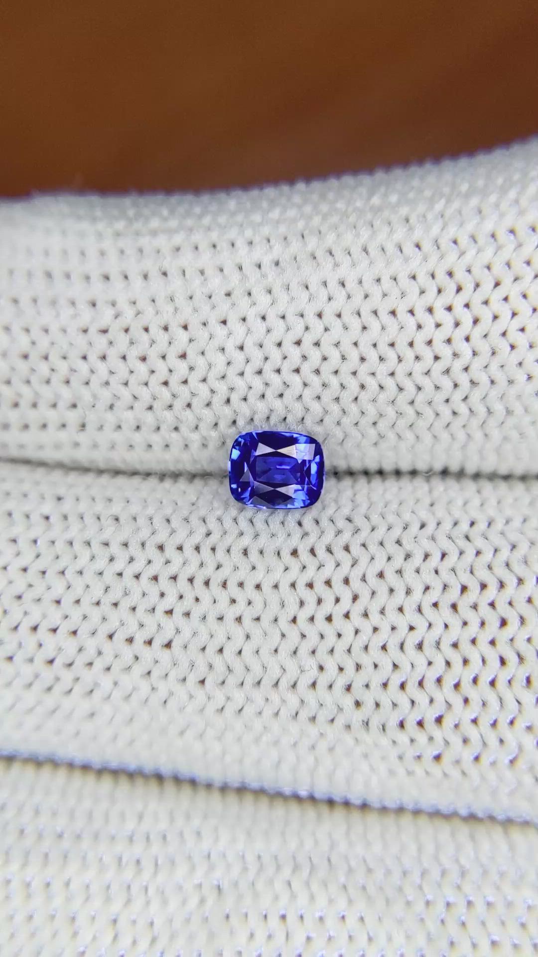 0.70 Ct. Blue Sapphire from Ceylon (Sri Lanka) Size Video