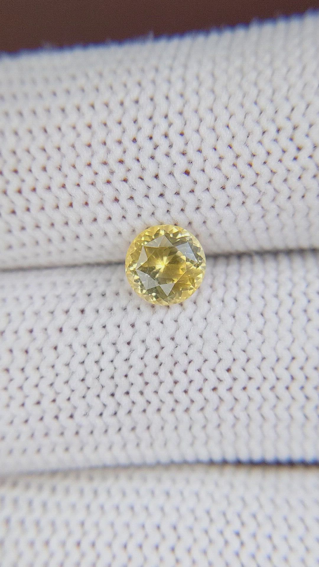 1.21 Ct. Yellow Sapphire from Ceylon (Sri Lanka) Size Video