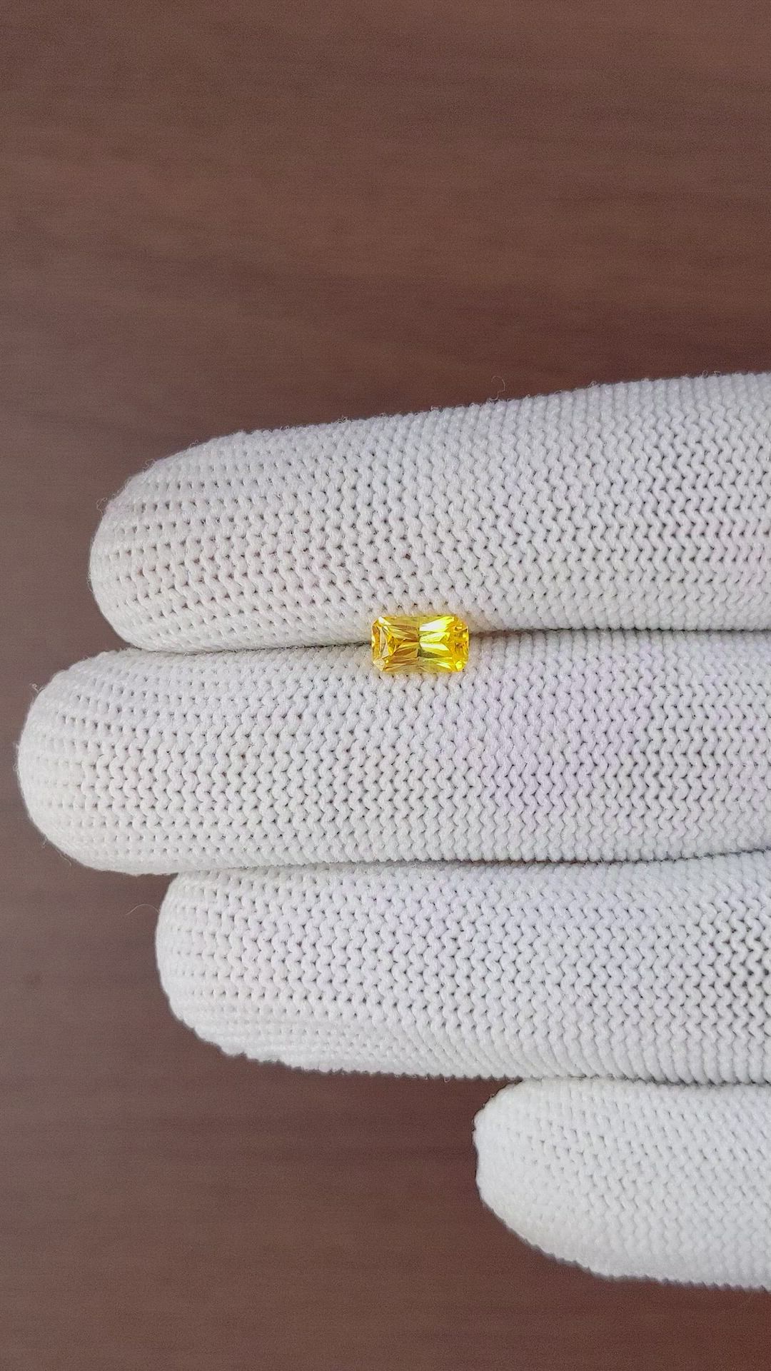 1.00 Ct. Yellow Sapphire from Ceylon (Sri Lanka) Size Video