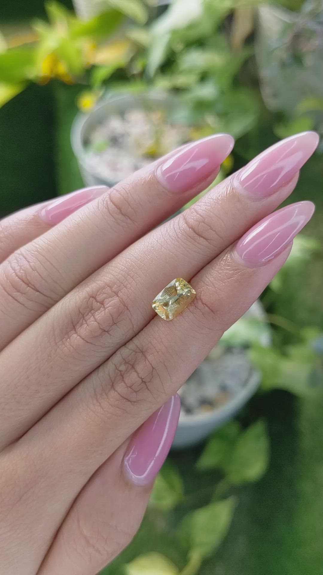 2.07 Ct. Yellow Sapphire from Ceylon (Sri Lanka) Size Video