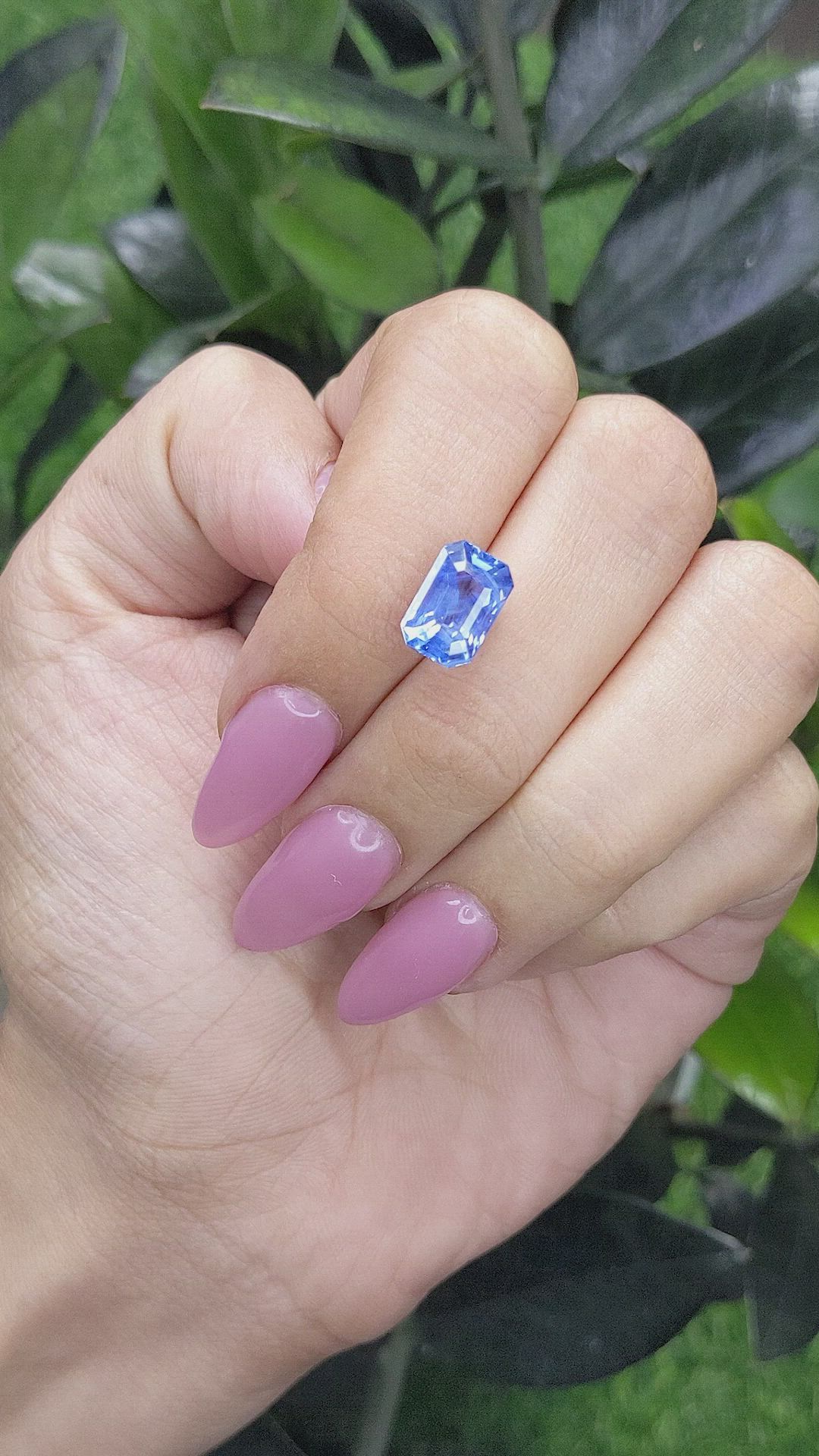 4.73 Ct. Blue Sapphire from Ceylon (Sri Lanka) Size Video