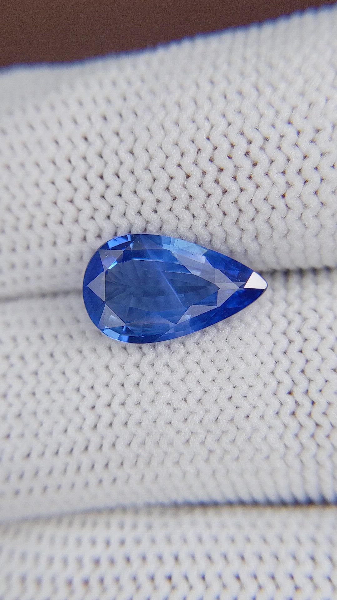 3.10 Ct. Blue Sapphire from Ceylon (Sri Lanka) Size Video