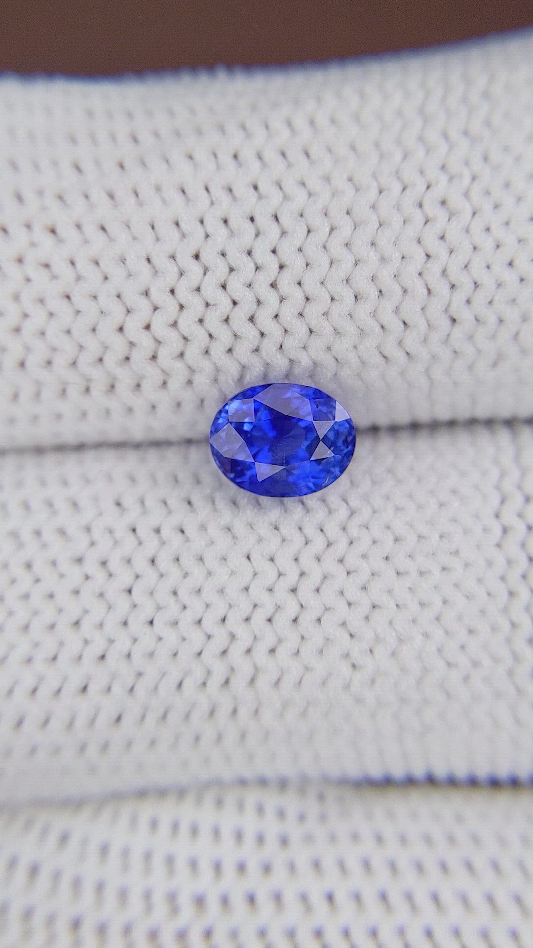 1.25 Ct. Blue Sapphire from Ceylon (Sri Lanka) Size Video