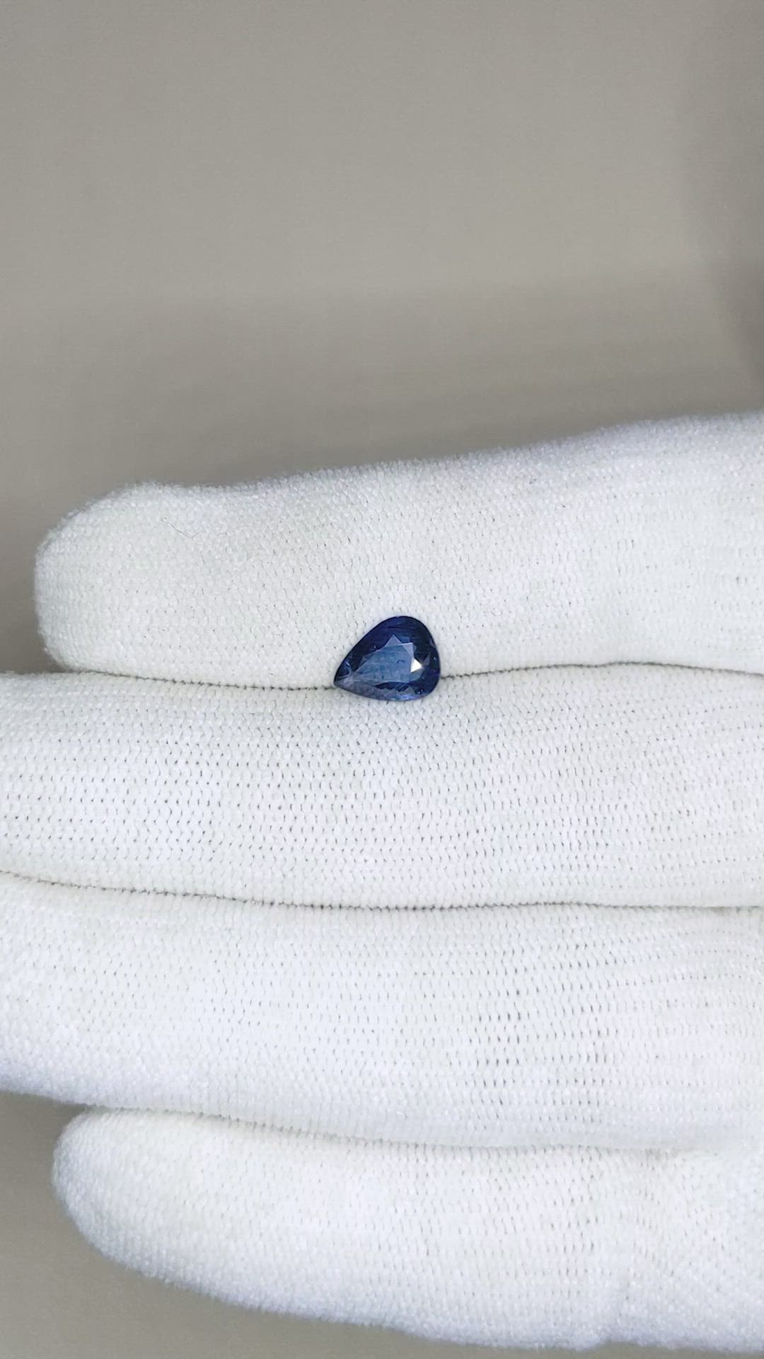 1.09 Ct. Blue Sapphire from Ceylon (Sri Lanka) Size Video
