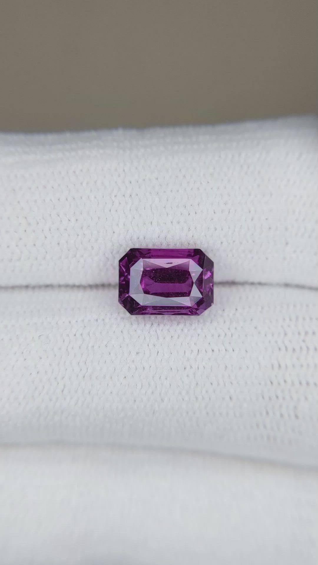 2.59 Ct. Pinkish Purple Sapphire from Ceylon (Sri Lanka) Size Video