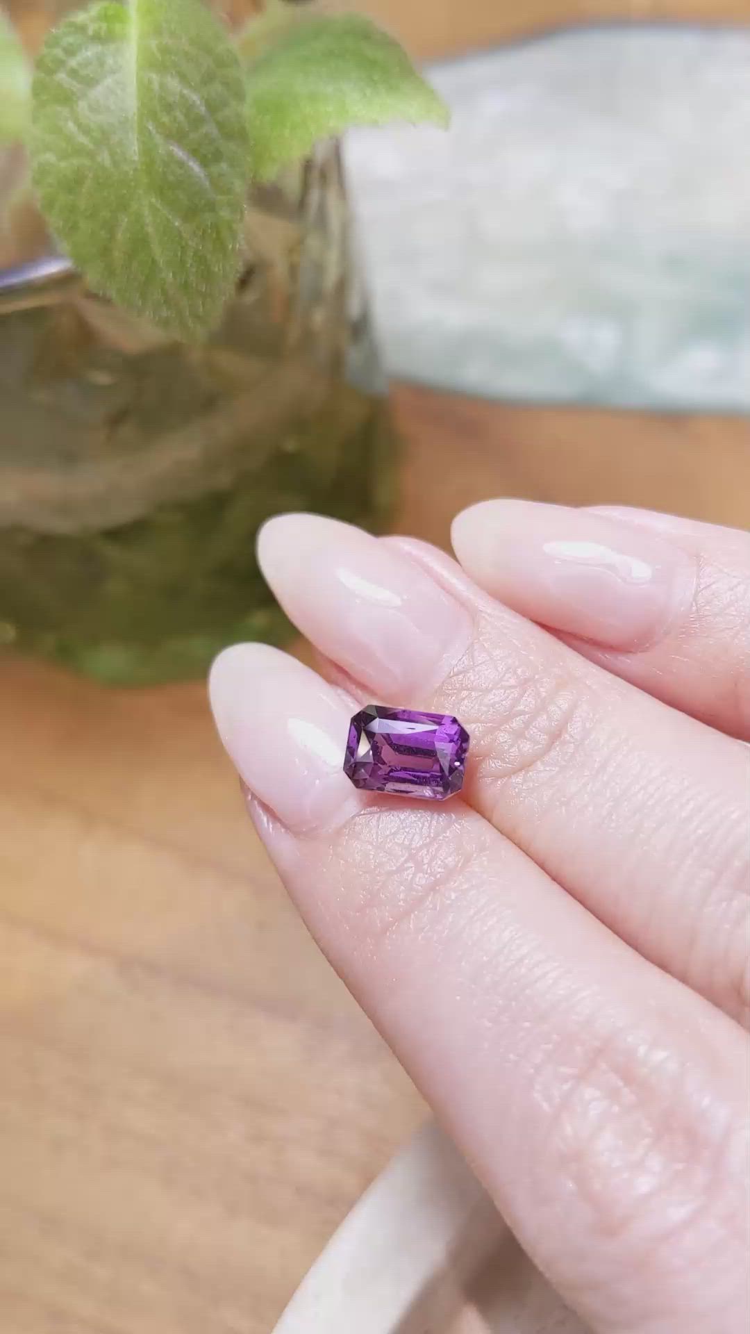 2.59 Ct. Pinkish Purple Sapphire from Ceylon (Sri Lanka) Size Video