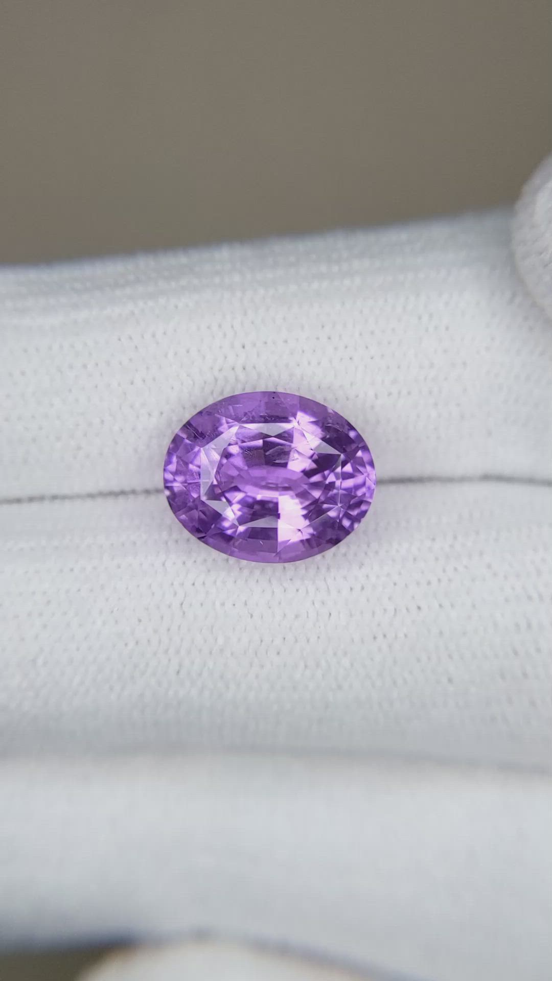 5.24 Ct. Pinkish Purple Sapphire from Ceylon (Sri Lanka) Size Video