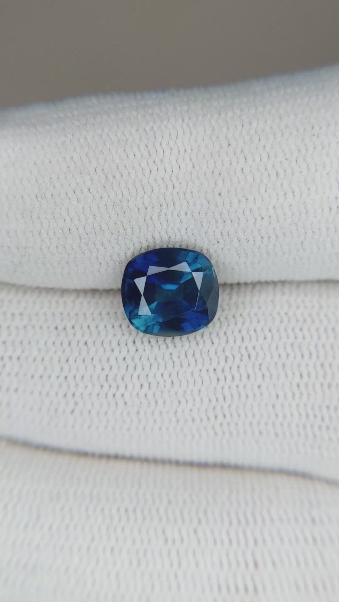 2.75 Ct. Blue Sapphire from Ceylon (Sri Lanka) Size Video