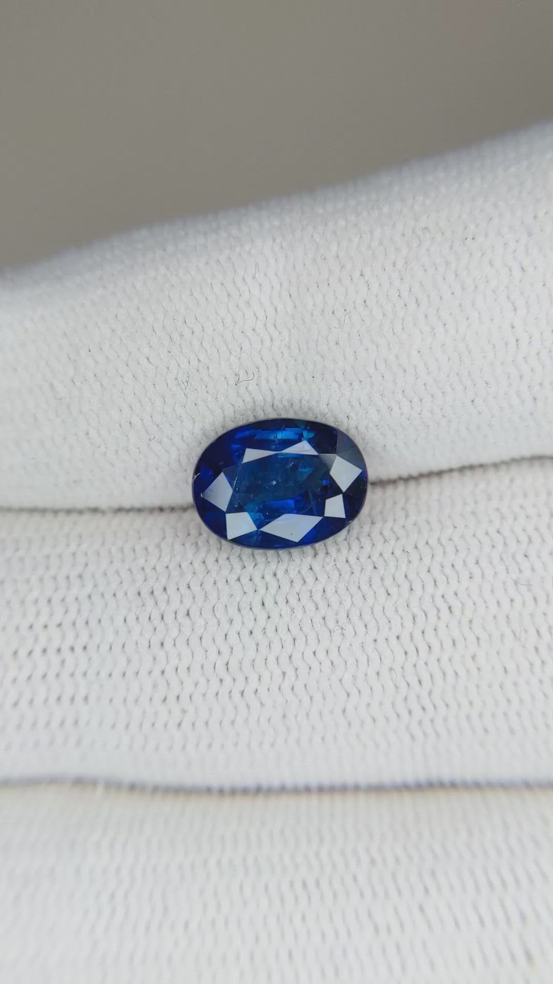 3.05 Ct. Blue Sapphire from Ceylon (Sri Lanka) Size Video