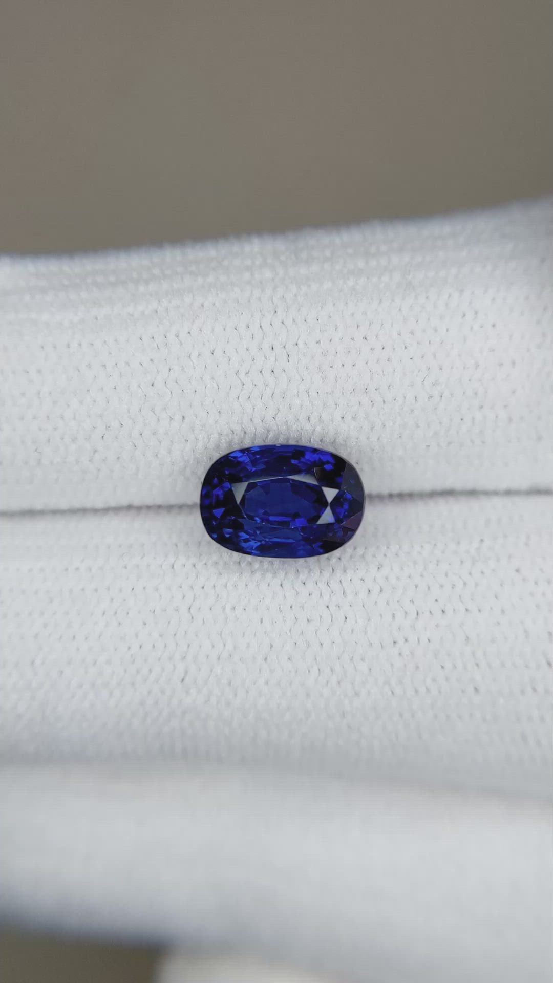 2.74 Ct. Blue Sapphire from Ceylon (Sri Lanka) Size Video
