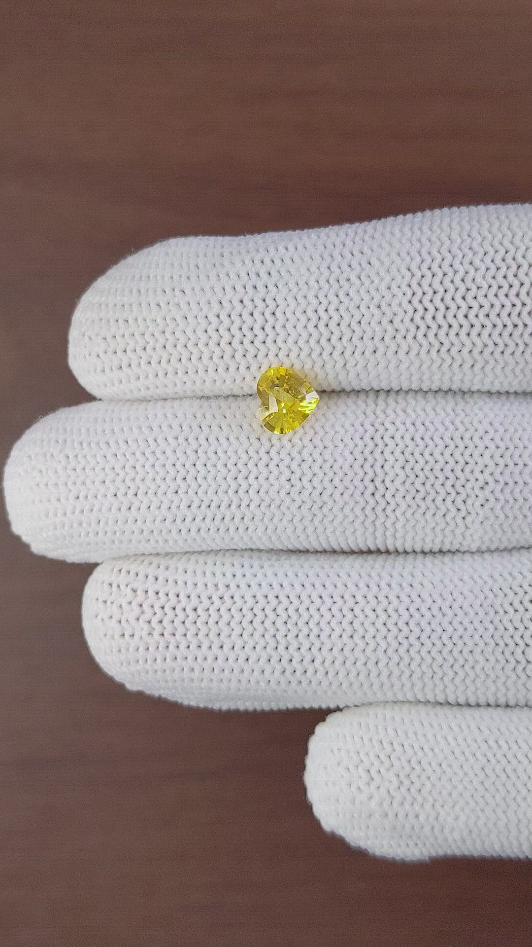 1.02 Ct. Yellow Sapphire from Ceylon (Sri Lanka) Size Video