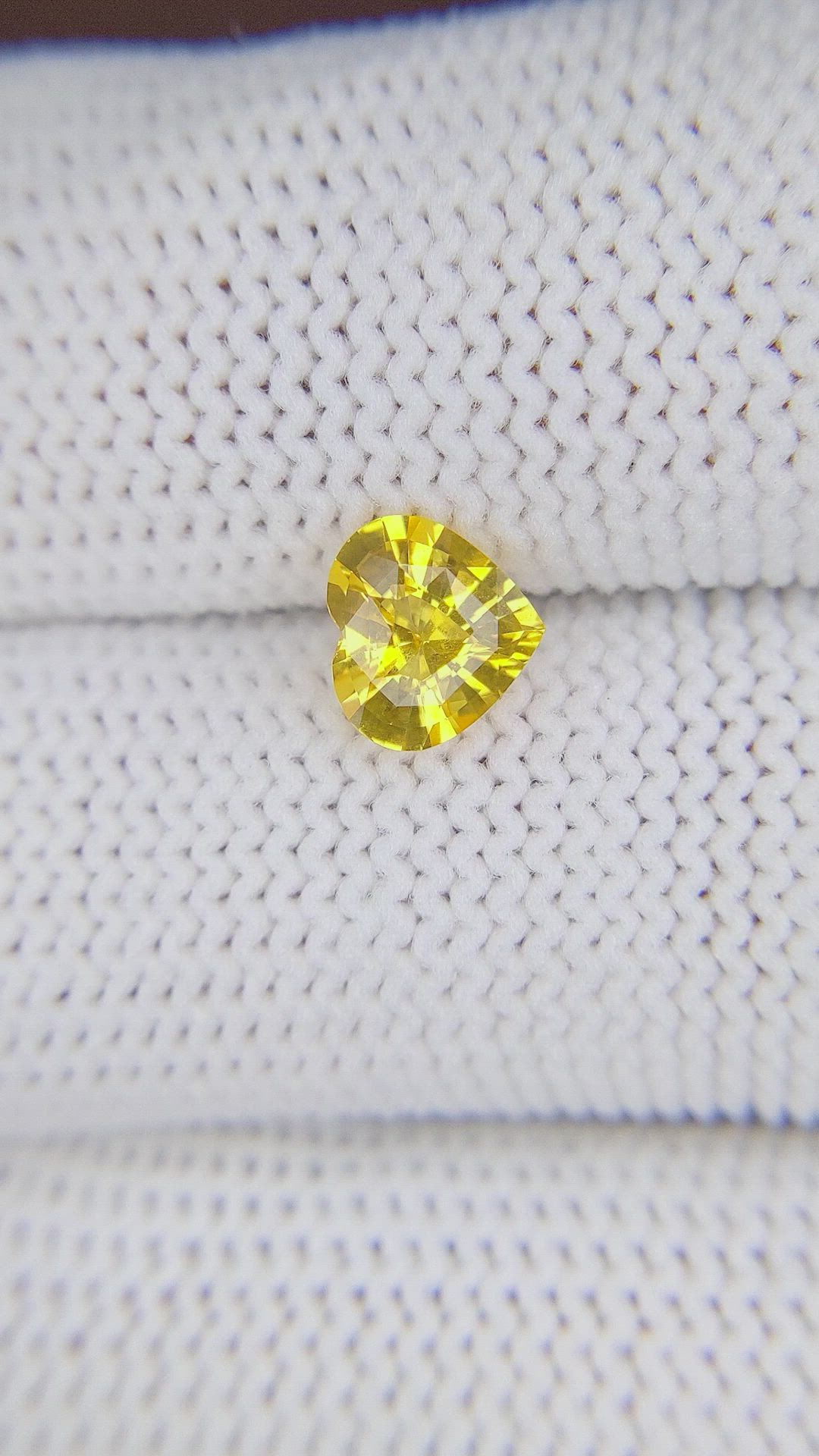 1.02 Ct. Yellow Sapphire from Ceylon (Sri Lanka) Size Video