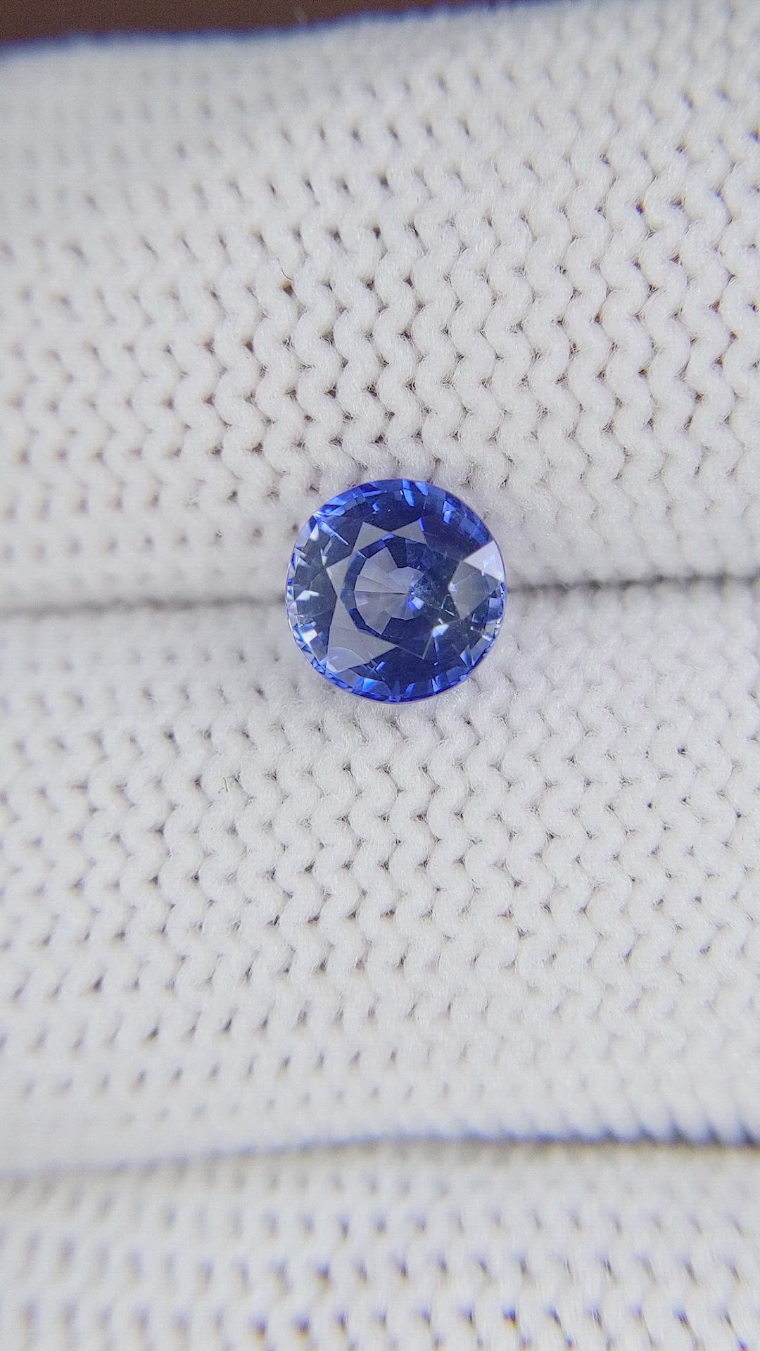 1.44 Ct. Bi Color Sapphire from Ceylon (Sri Lanka) Size Video