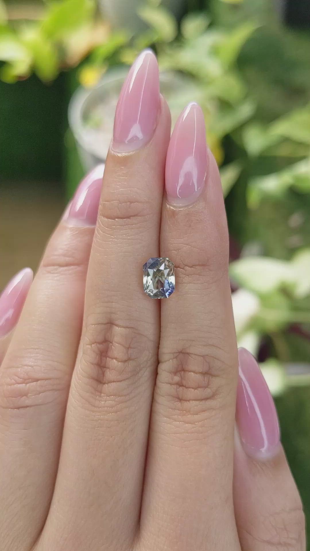2.47 Ct. Bi Color Sapphire from Ceylon (Sri Lanka) Size Video