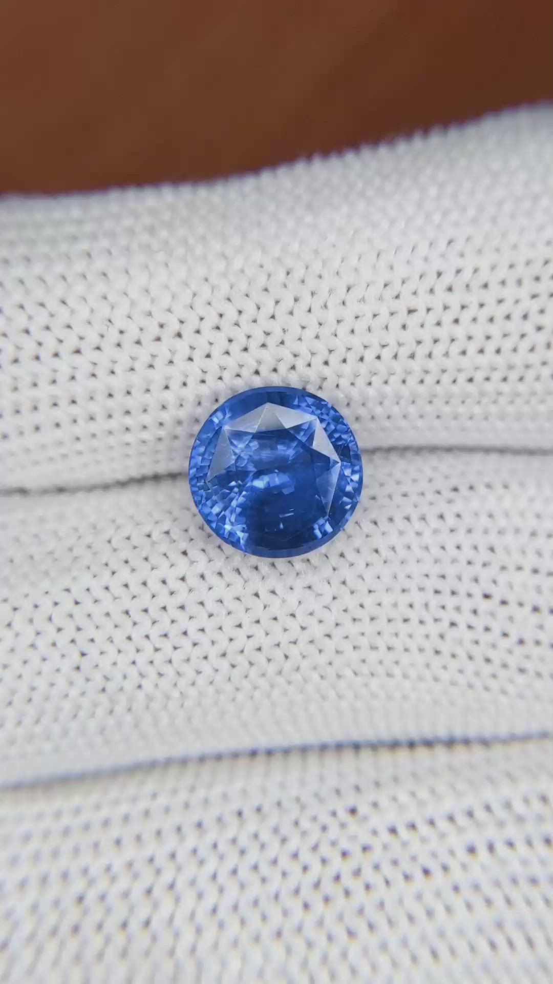 4.04 Ct. Blue Sapphire from Ceylon (Sri Lanka) Size Video