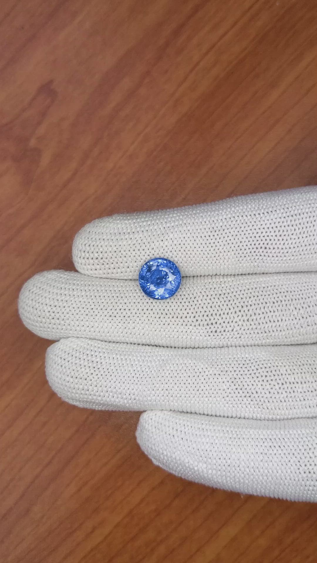4.04 Ct. Blue Sapphire from Ceylon (Sri Lanka) Size Video