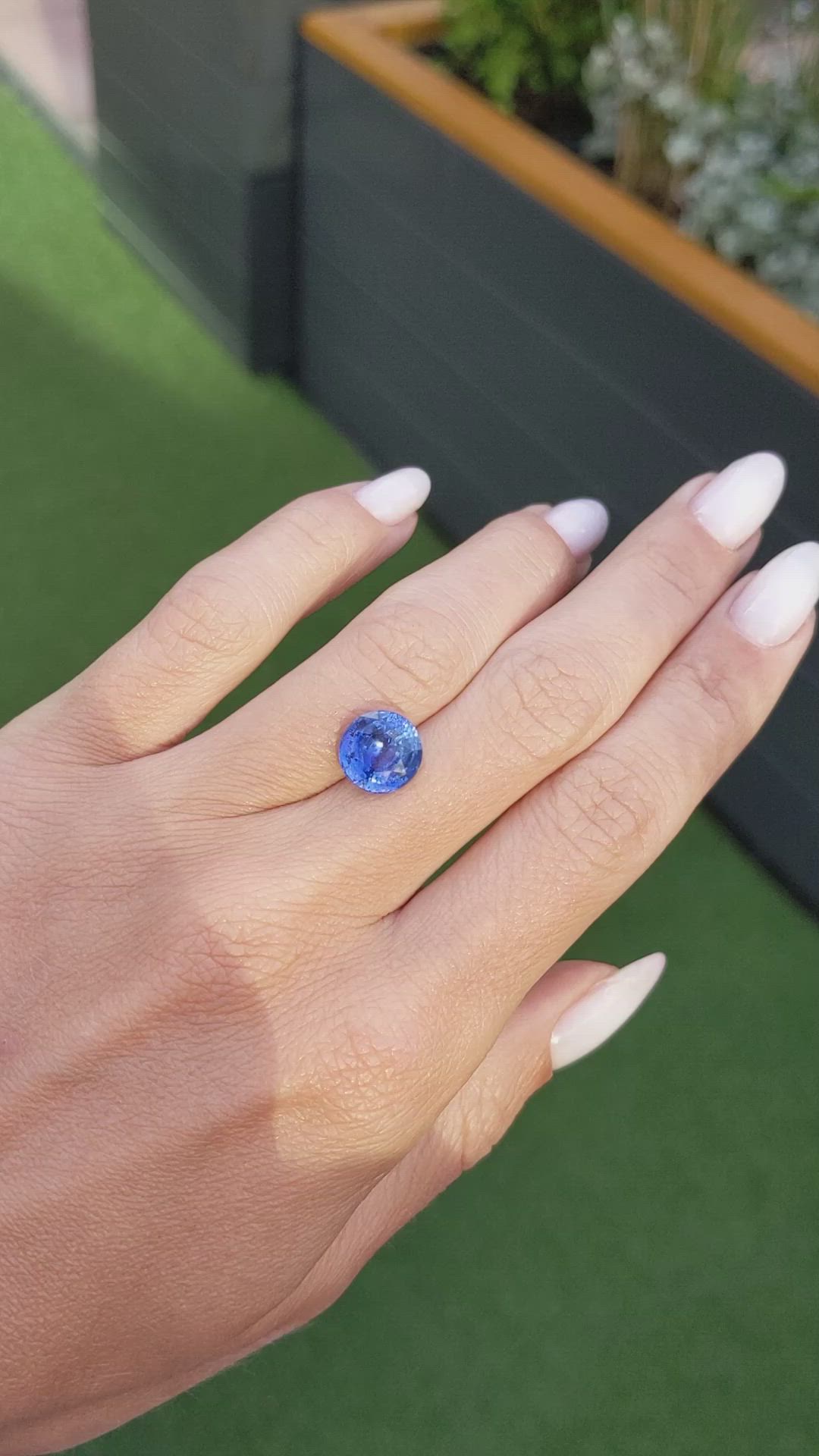 4.04 Ct. Blue Sapphire from Ceylon (Sri Lanka) Size Video