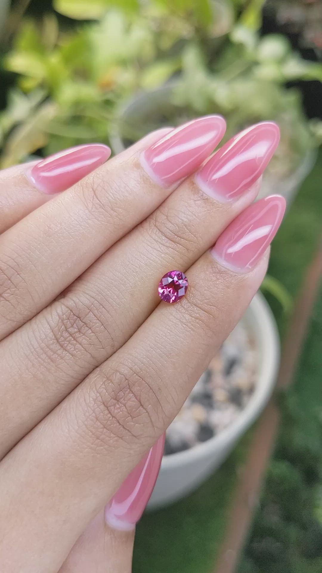 1.15 Ct. Reddish Pink Sapphire from Ceylon (Sri Lanka) Size Video
