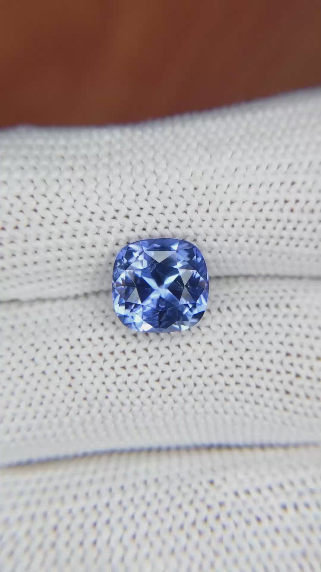 4.07 Ct. Blue Sapphire from Ceylon (Sri Lanka) Size Video