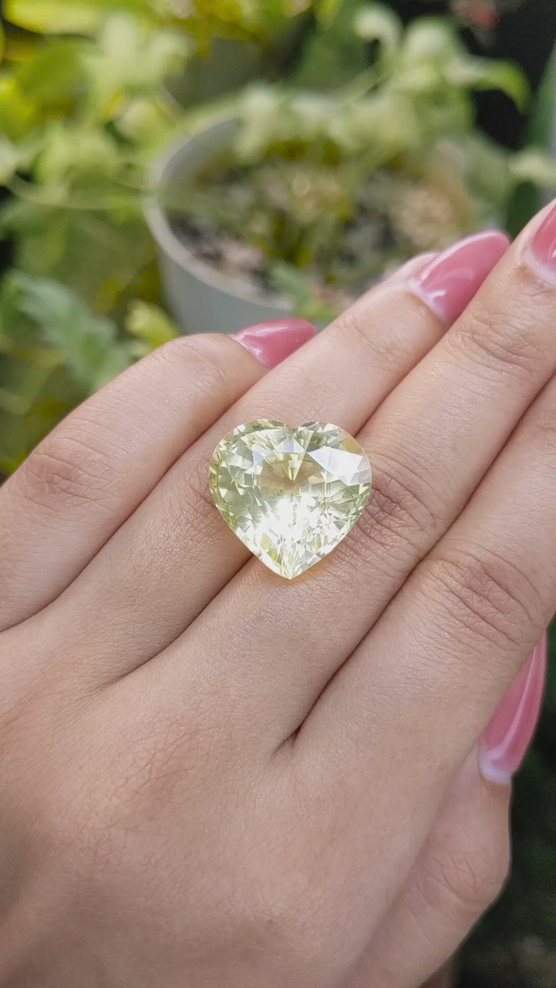 28.08 Ct. Yellow Sapphire from Ceylon (Sri Lanka) Size Video