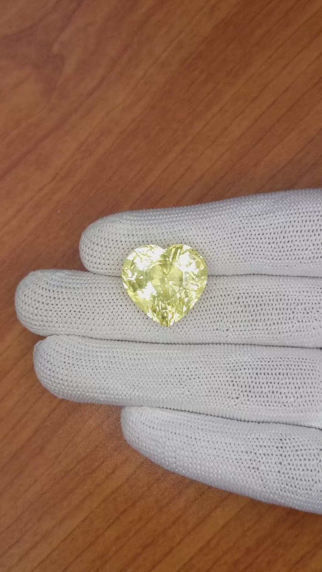 28.08 Ct. Yellow Sapphire from Ceylon (Sri Lanka) Size Video