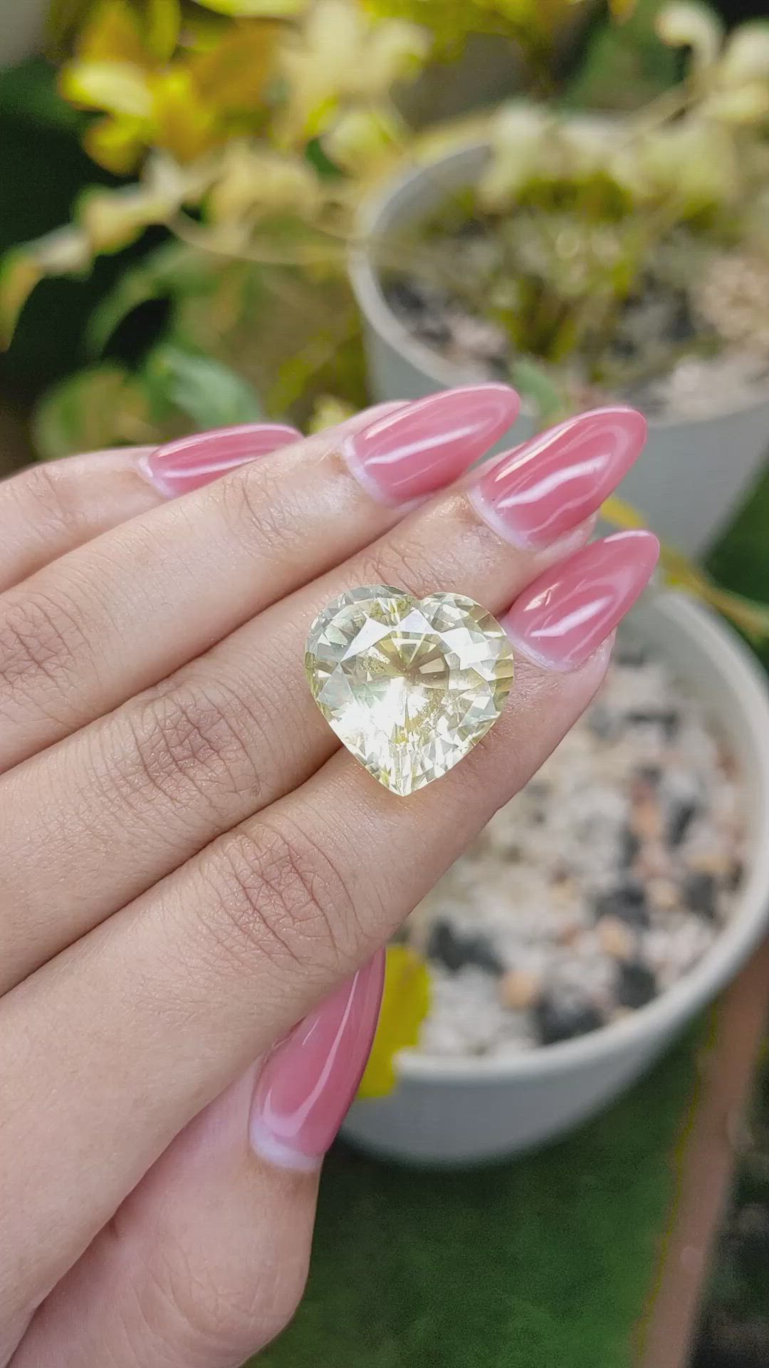 28.08 Ct. Yellow Sapphire from Ceylon (Sri Lanka) Size Video