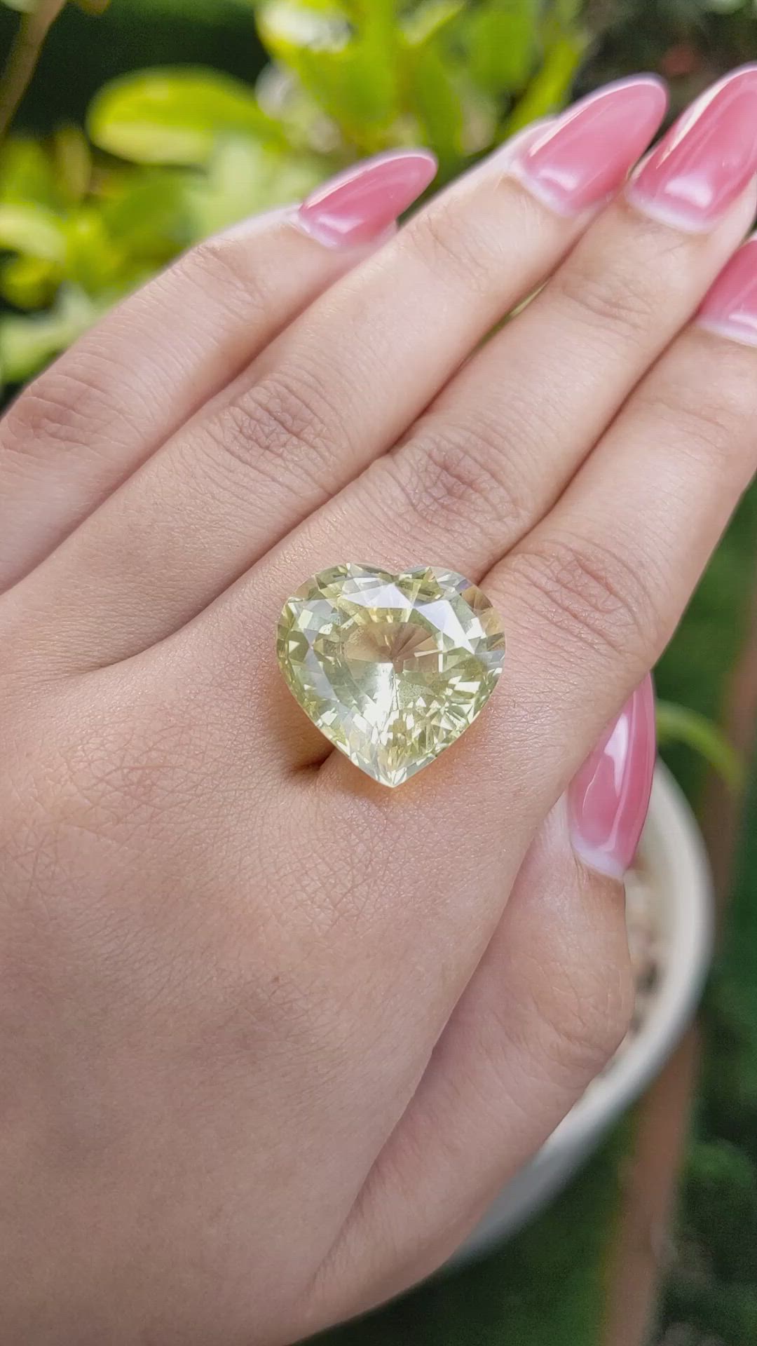 28.08 Ct. Yellow Sapphire from Ceylon (Sri Lanka) Size Video
