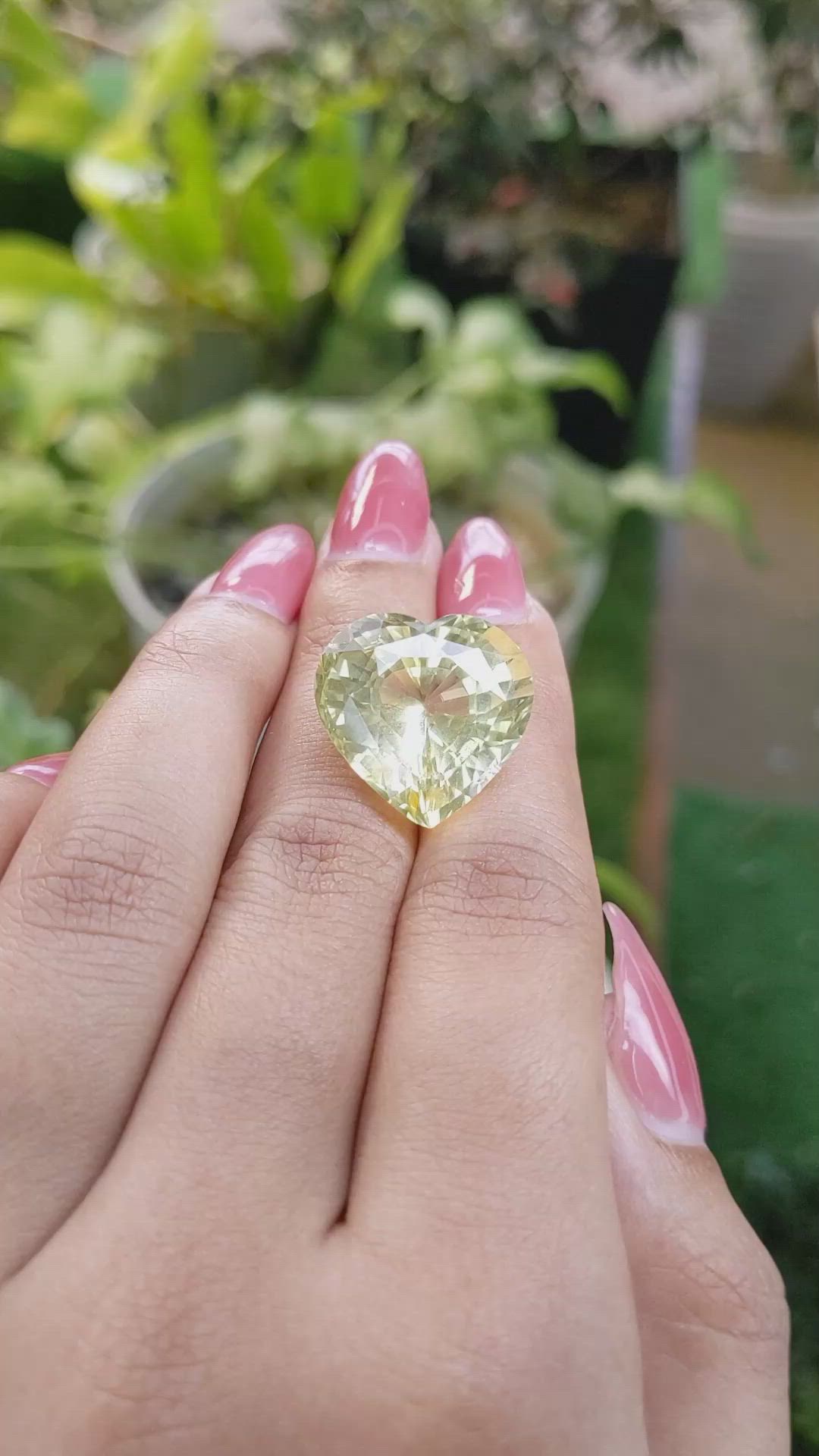 28.08 Ct. Yellow Sapphire from Ceylon (Sri Lanka) Size Video