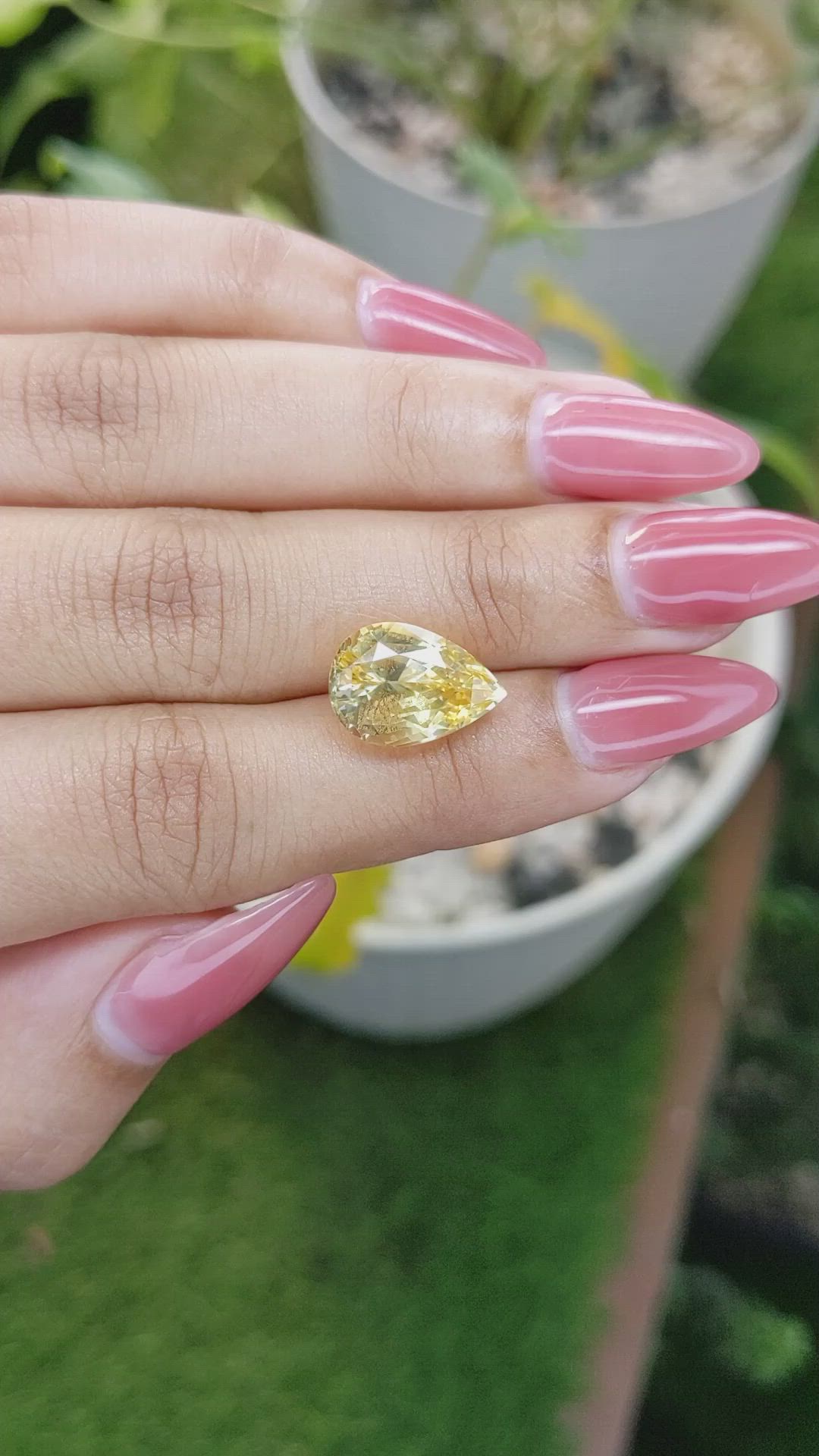 8.48 Ct. Yellow Sapphire from Ceylon (Sri Lanka) Size Video