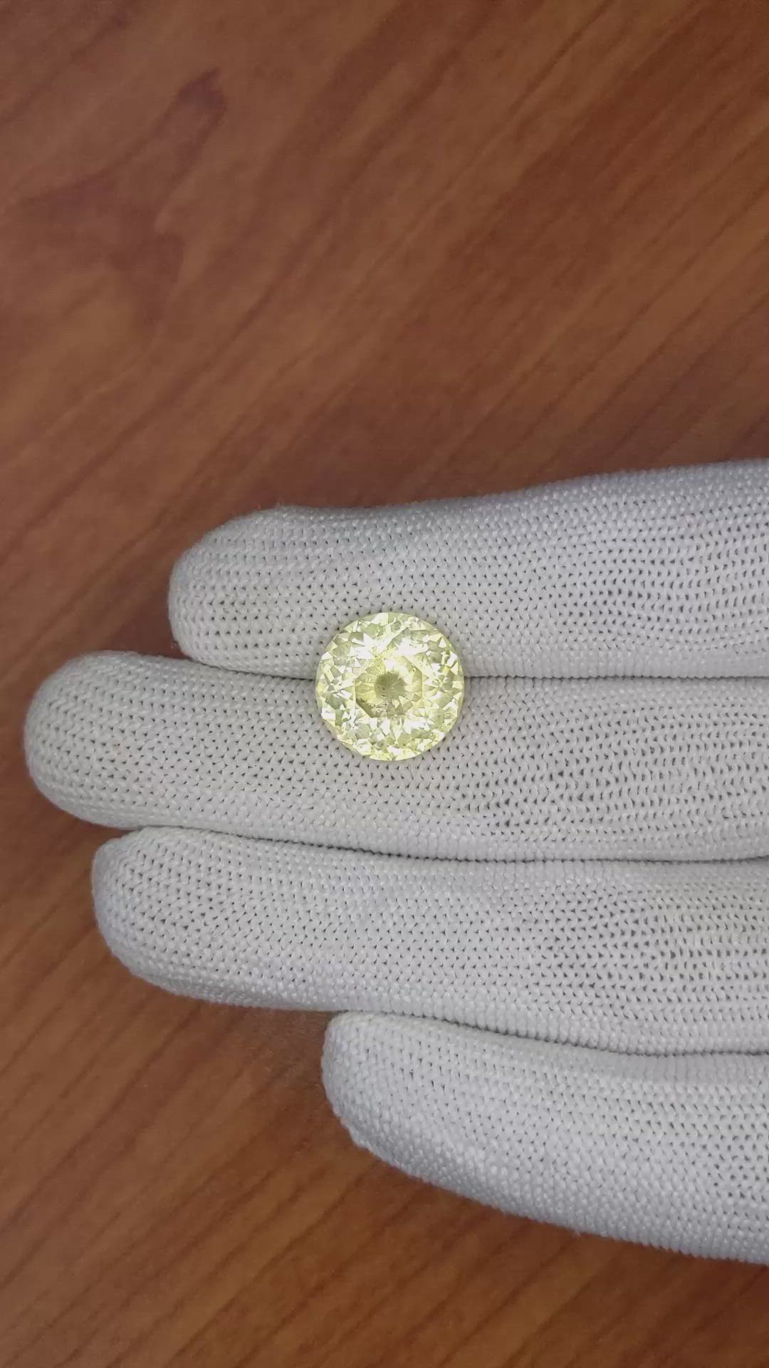 10.51 Ct. Yellow Sapphire from Ceylon (Sri Lanka) Size Video