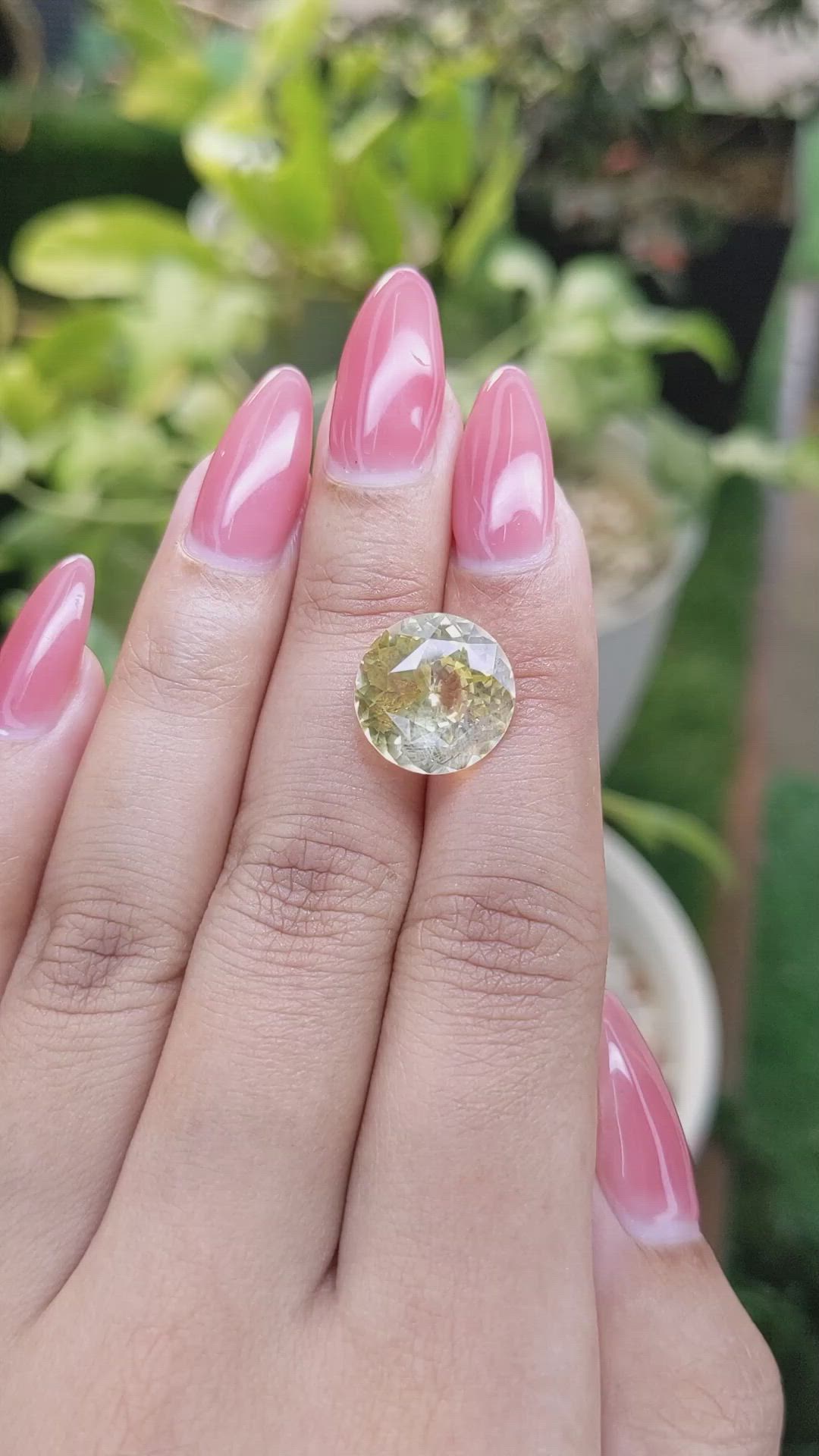 10.51 Ct. Yellow Sapphire from Ceylon (Sri Lanka) Size Video