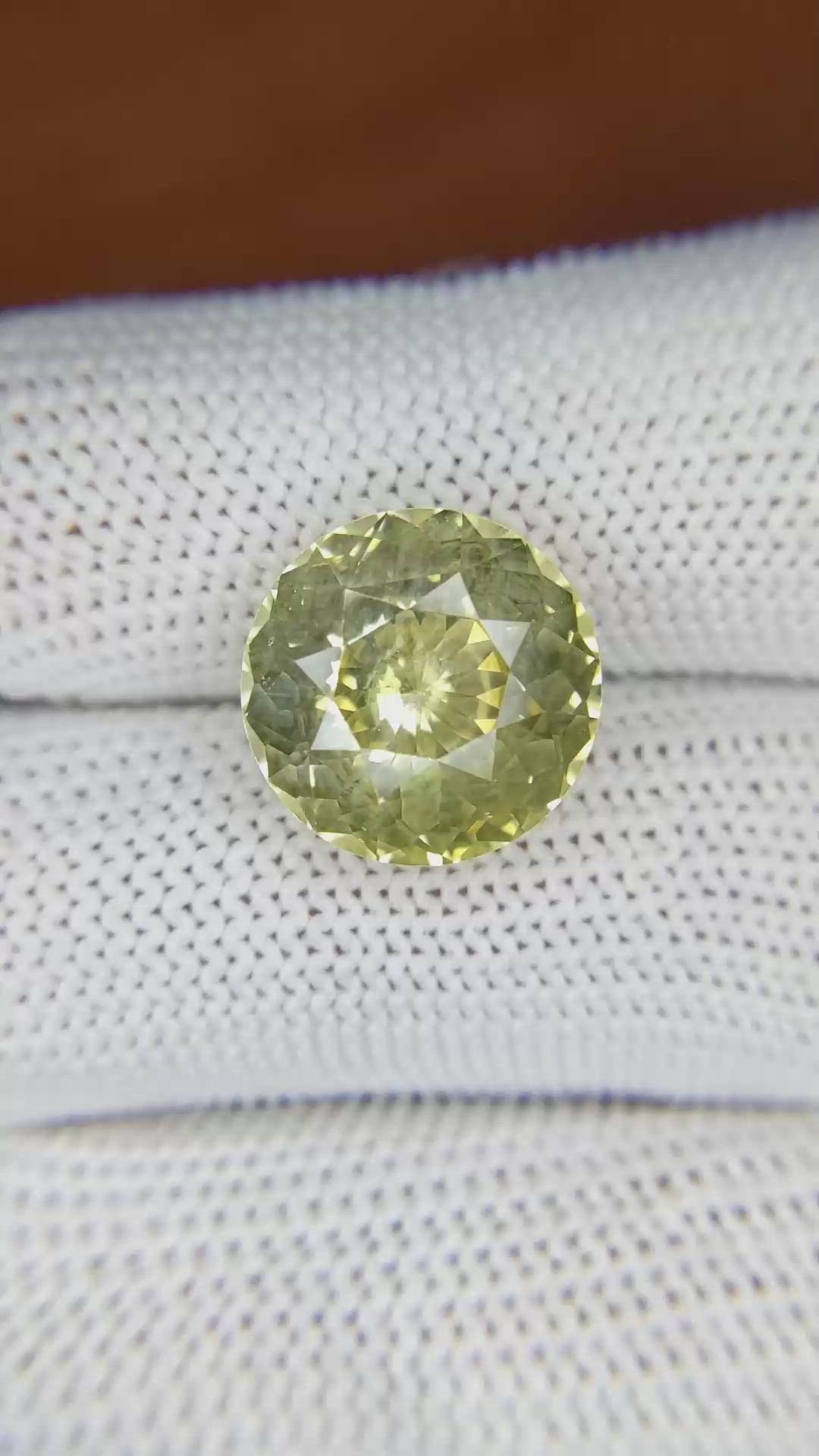 10.51 Ct. Yellow Sapphire from Ceylon (Sri Lanka) Size Video